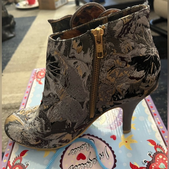 EUC 9 Irregular Choice Pearl Necture Brocade Booties - Picture 4 of 8